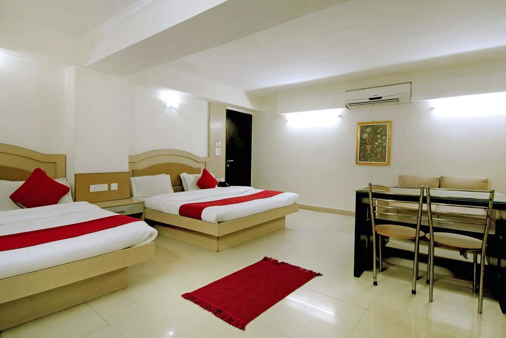Hotel Durga International New Delhi Rom bilde